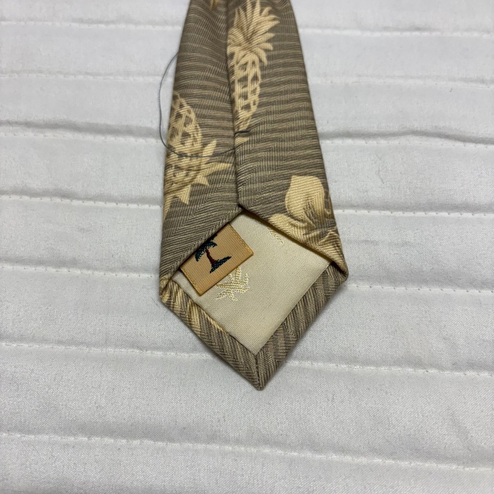 Tommy Bahama Mens Silk Tie Tan Brown Tropical Pineapple Hibiscus Floral 4 Inch - Picture 3 of 7